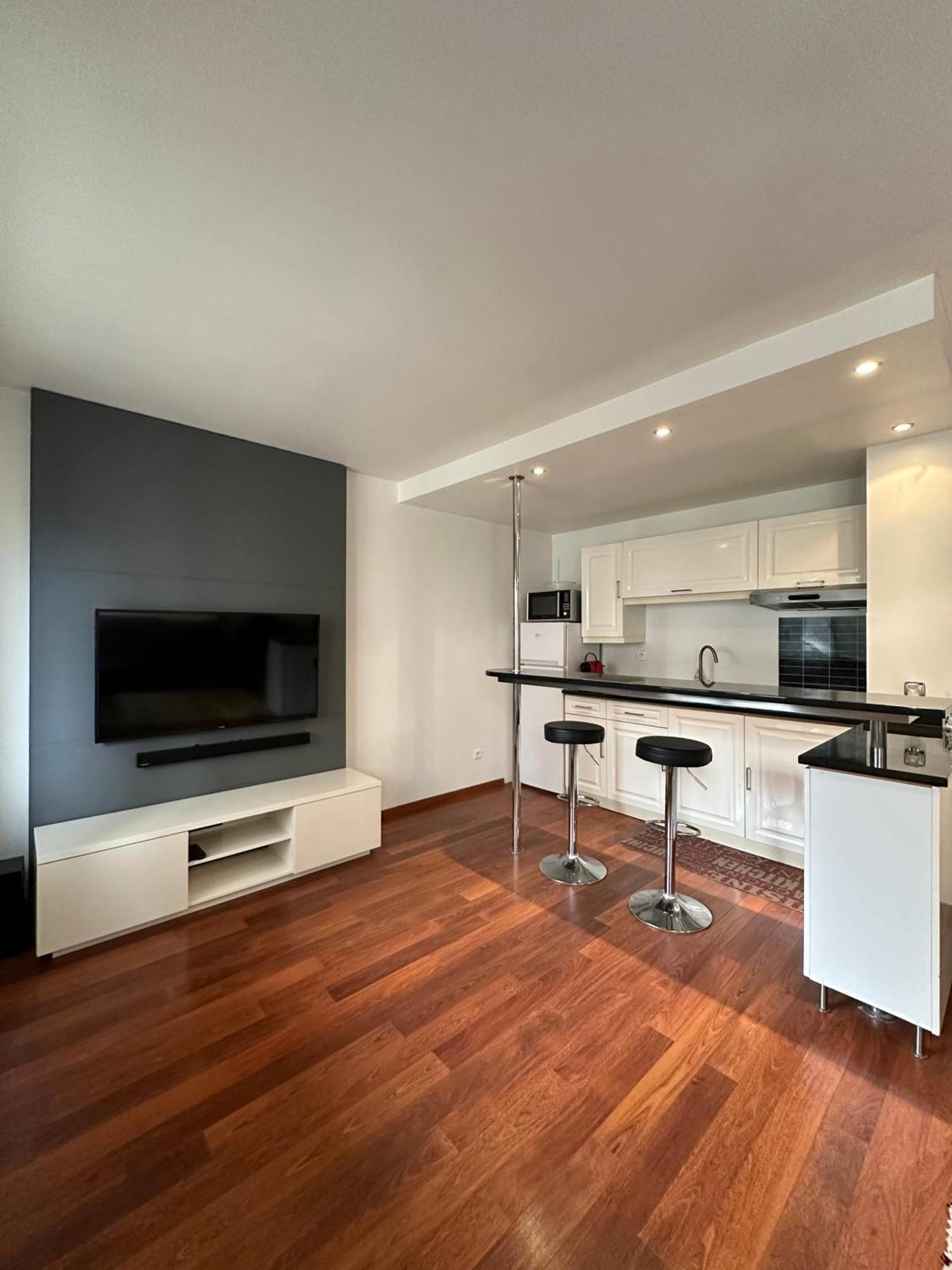 L'Athos - Appartement Equipe - Entre Paris Et Versailles - Haut Debit Garches Exterior photo
